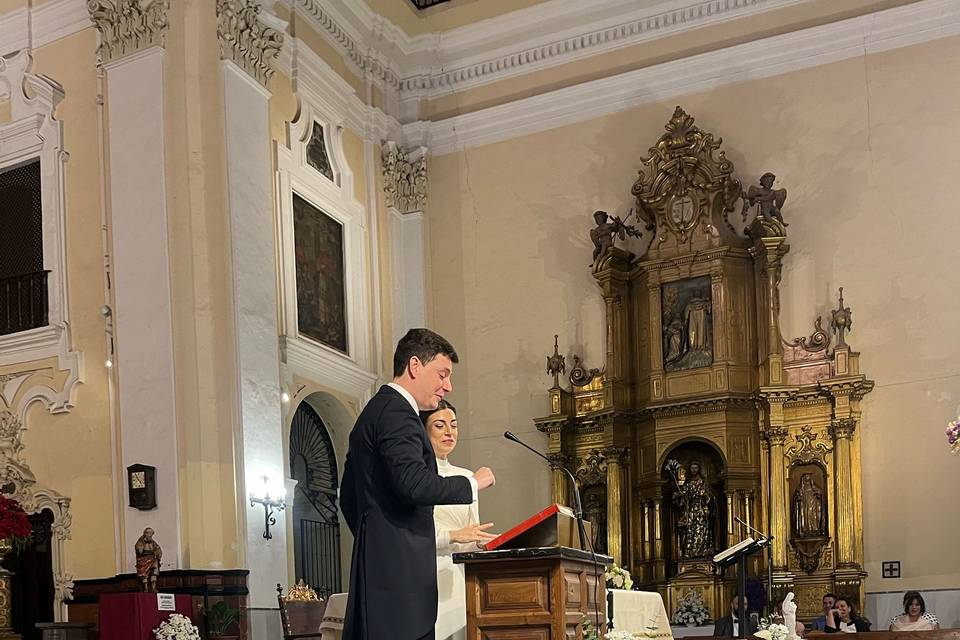 Violin y piano en misa