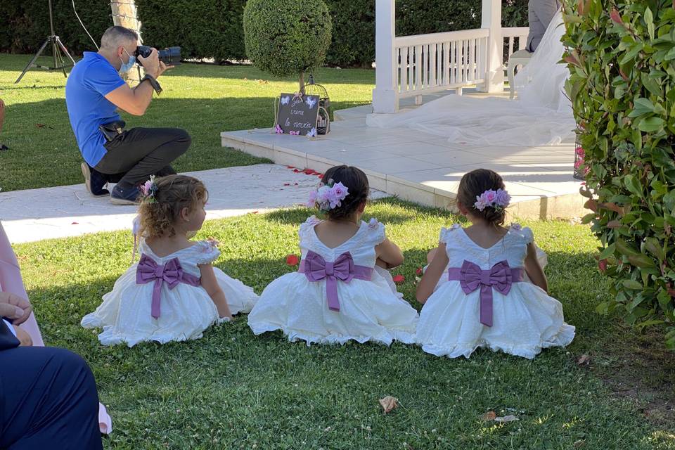 Niñas en la ceremonia