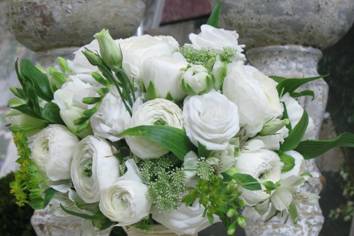 Ramo de rosas blancas