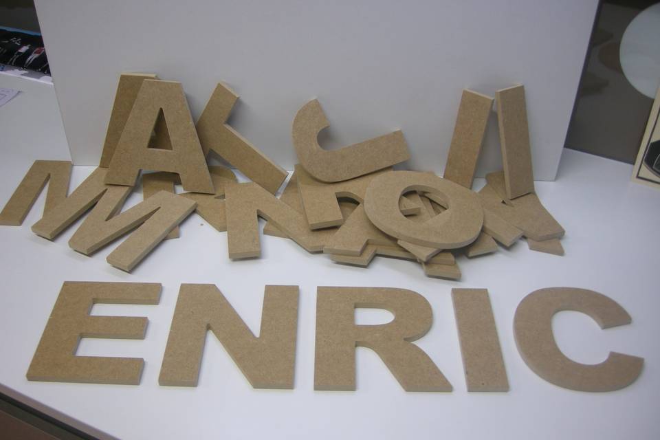 Letras de madera lacadas