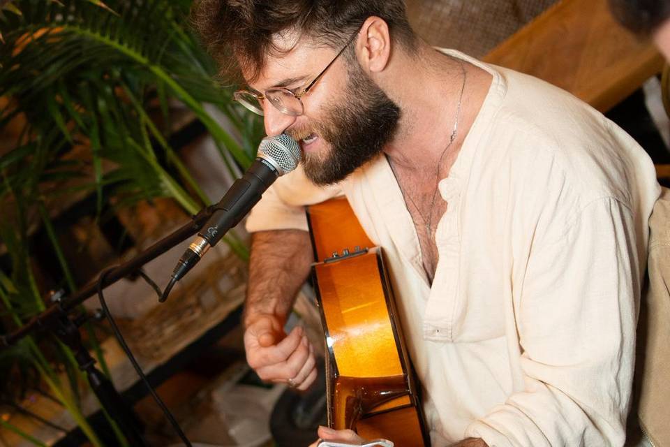 Formato acústico con guitarra
