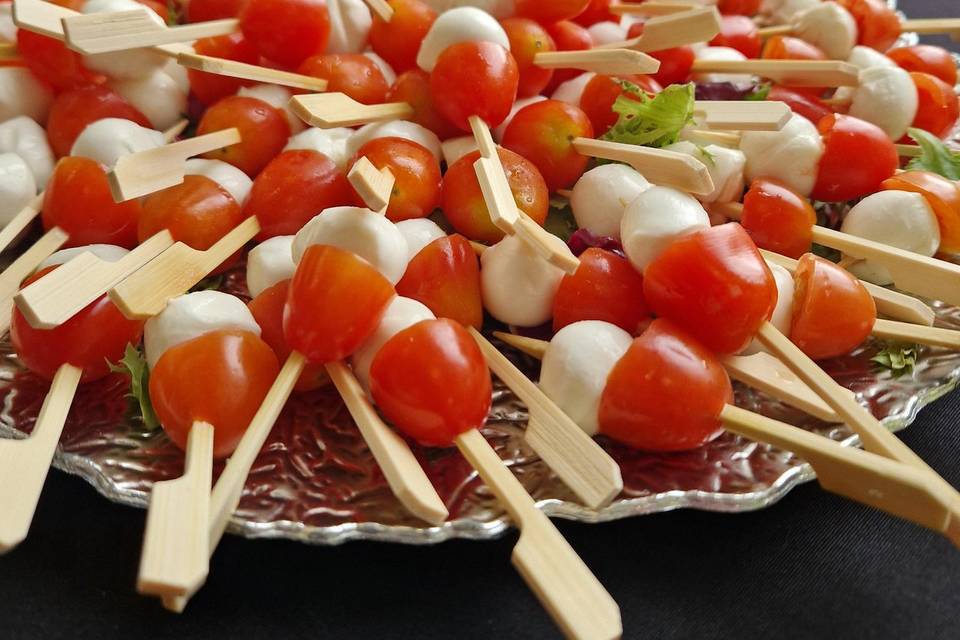 Brochetas de cherry y mozarela