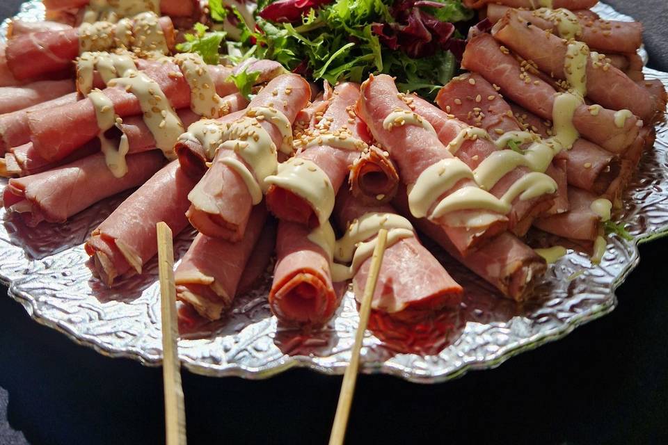 Rollitos de roast beef