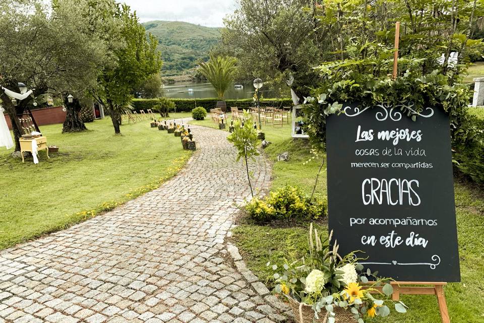 Ceremonia civil en el jardín