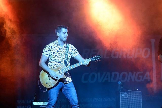 Sergio aporreando
