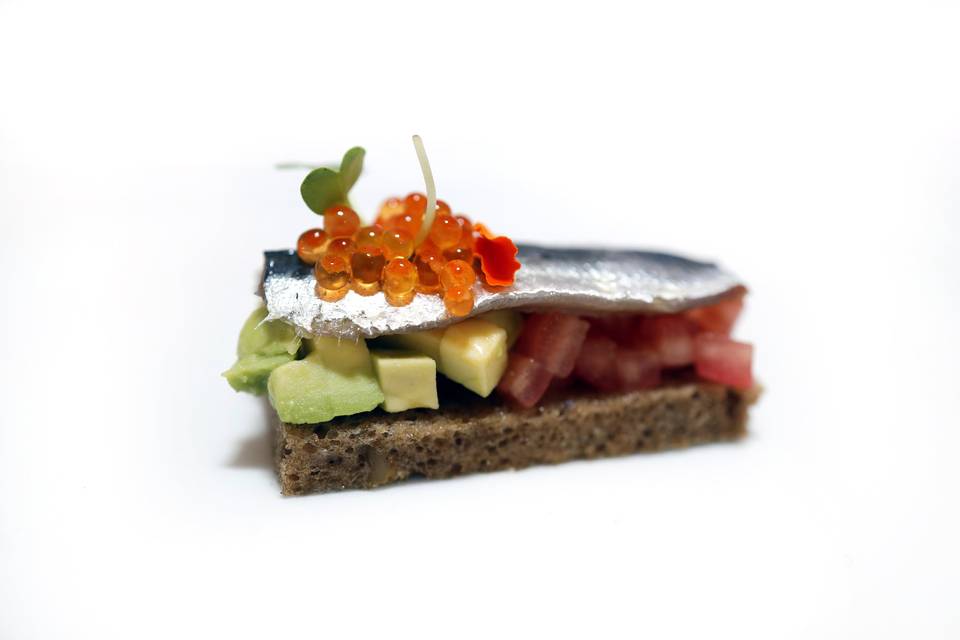 Tosta de Aguacate con Sardina