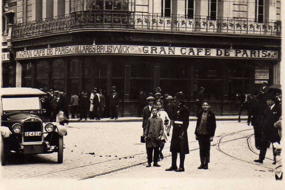 Juliá 1915-Café de París