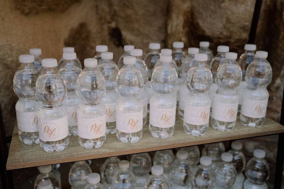 Agua con imagen de boda