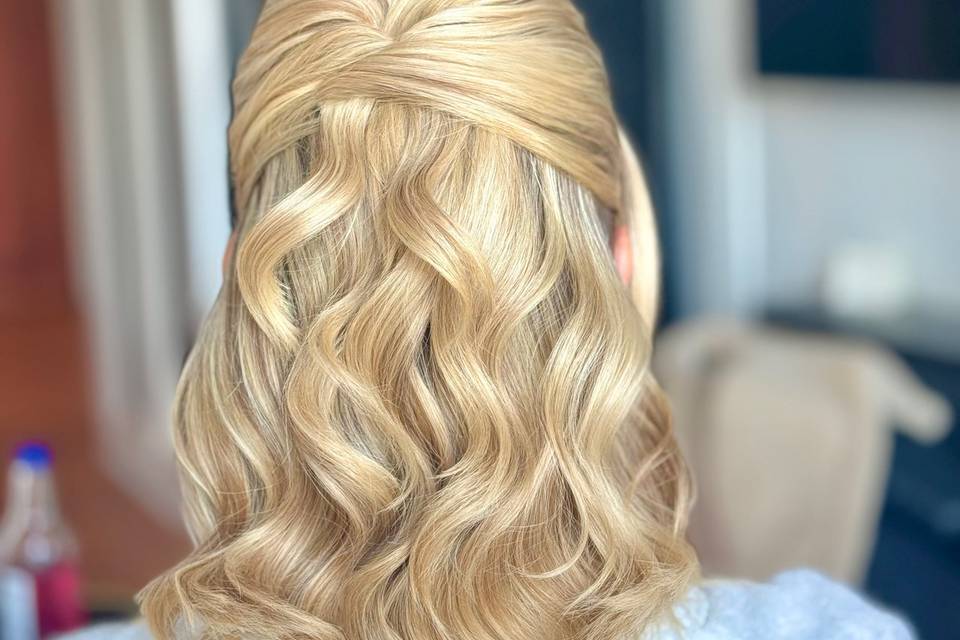 Maquillaje y peinado de novia