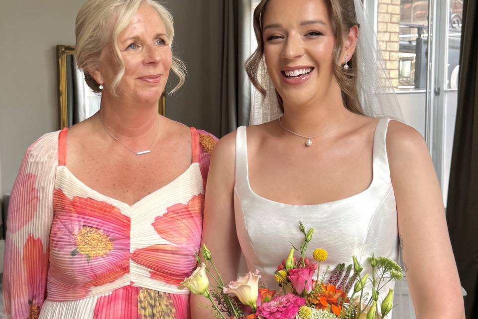 Maquillaje y peinado de novia
