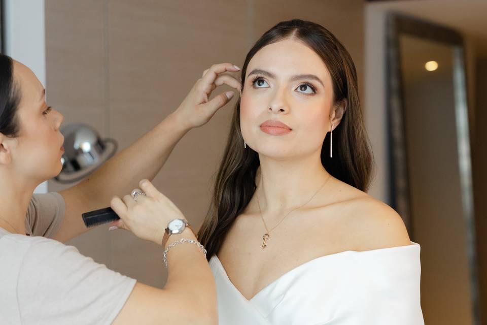 Maquillaje y peinado de novia