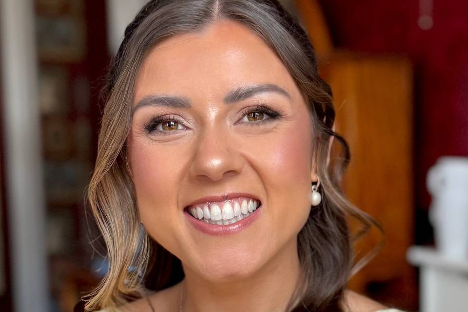 Maquillaje y peinado invitada
