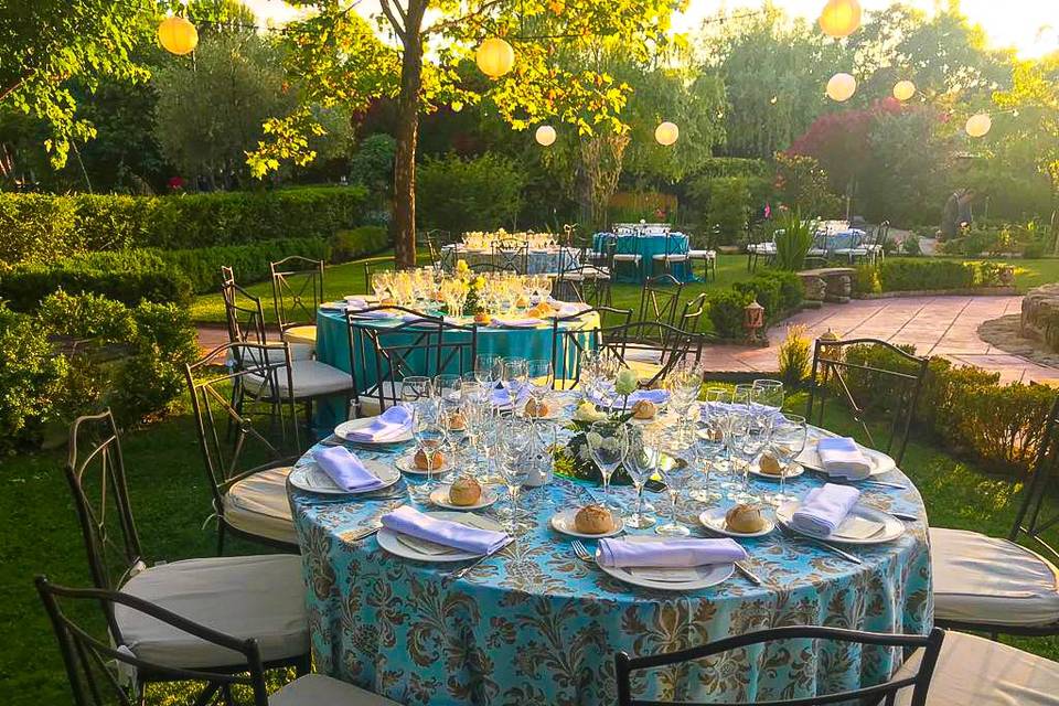 Cena en el jardín