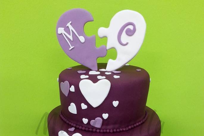 Tarta lila con corazones