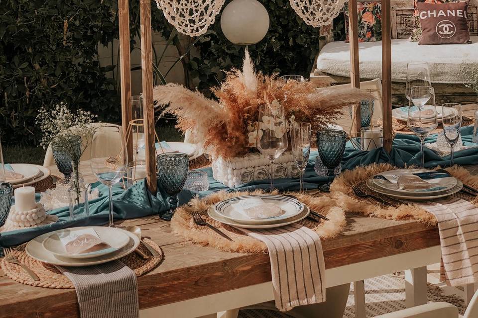 Mesa de estilo boho ibicenco