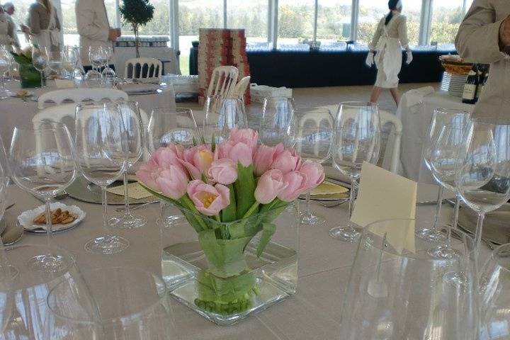 Centro de mesa con tulipanes