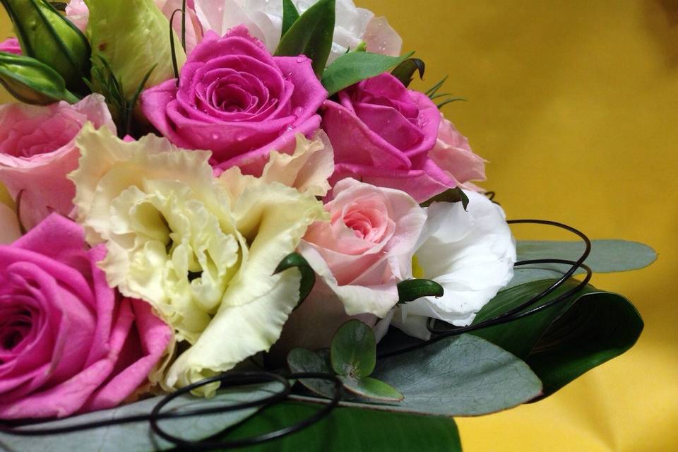 Bouquet rosas y lisianthus