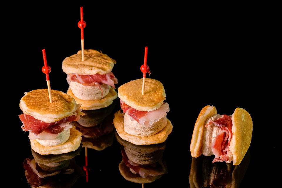 Blinis de crema setas, jamón