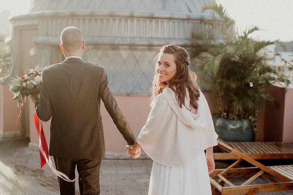 Vestido de novia con capa