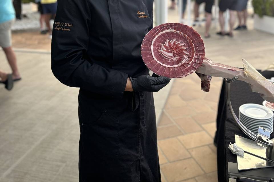 Corte de jamón y buffet de quesos