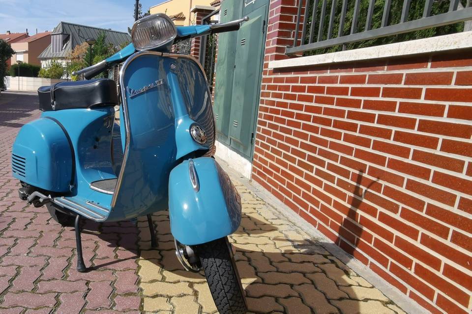 Vespa 150 color azul