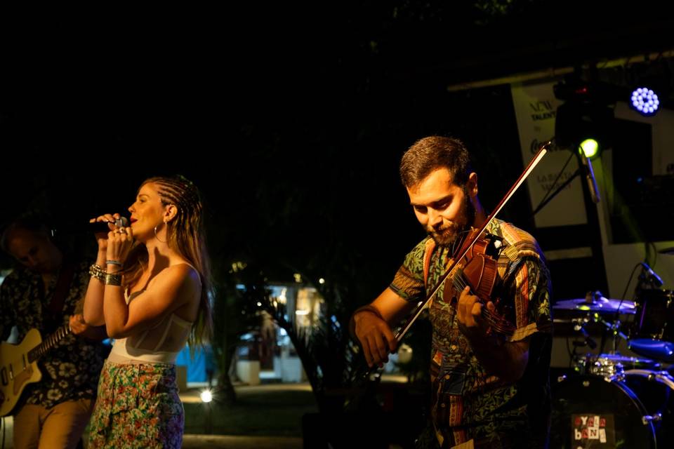 Cantante y violín