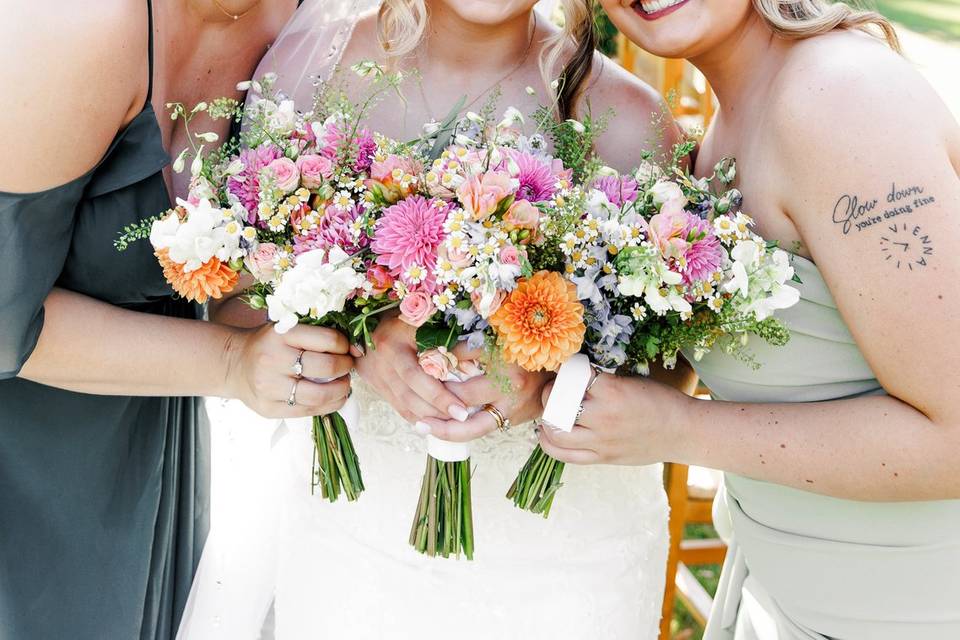 La novia con su amigas