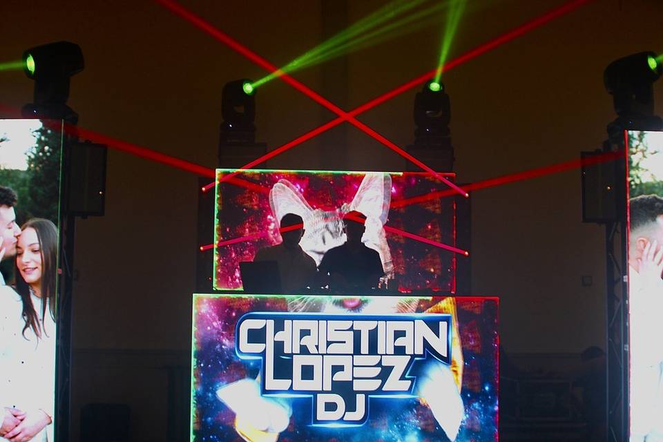 Montaje Tótem + Pantallas