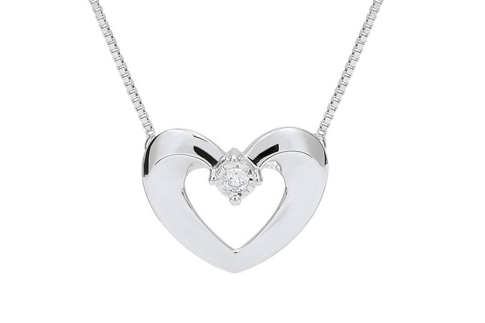 Colgante corazón con diamante