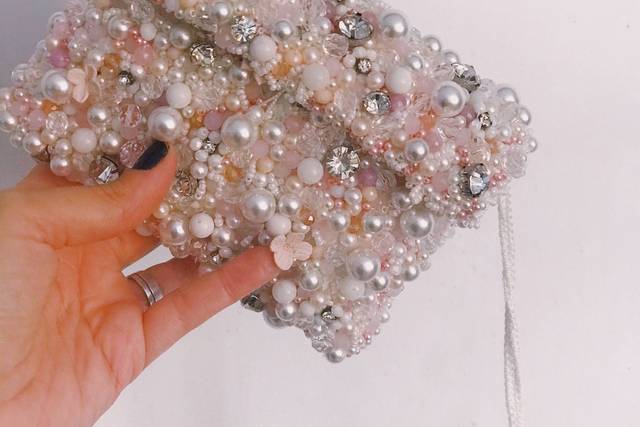 Clutch de perlas y pedrería