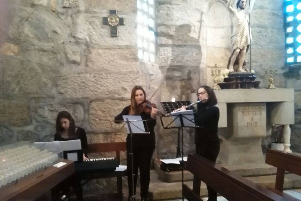 Trio piano, flauta y violín.