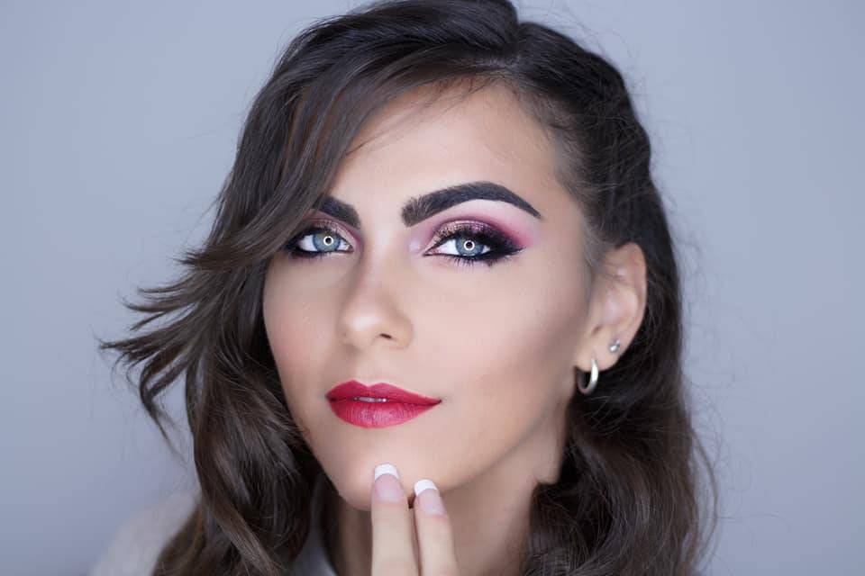 Maquillaje, uñas, peluquería