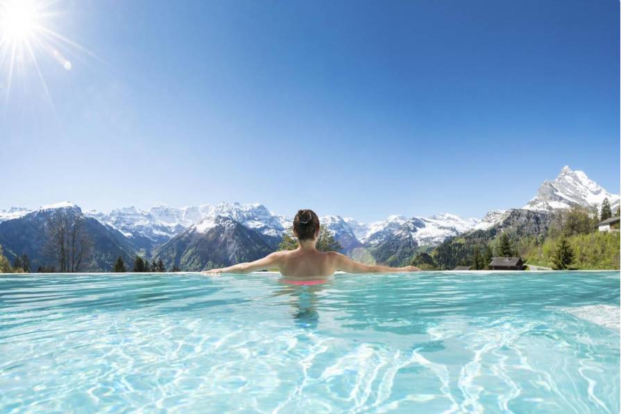 Piscina en los Alpes