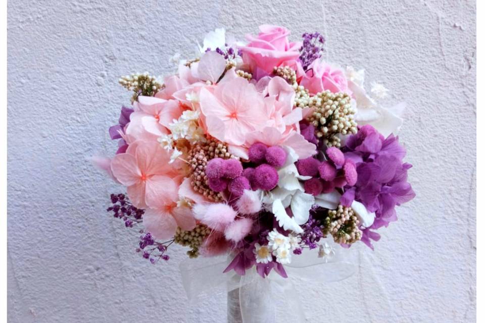 Ramo de con flores preservadas