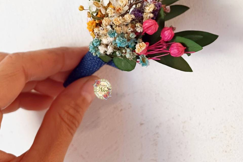 Prendido flores secas
