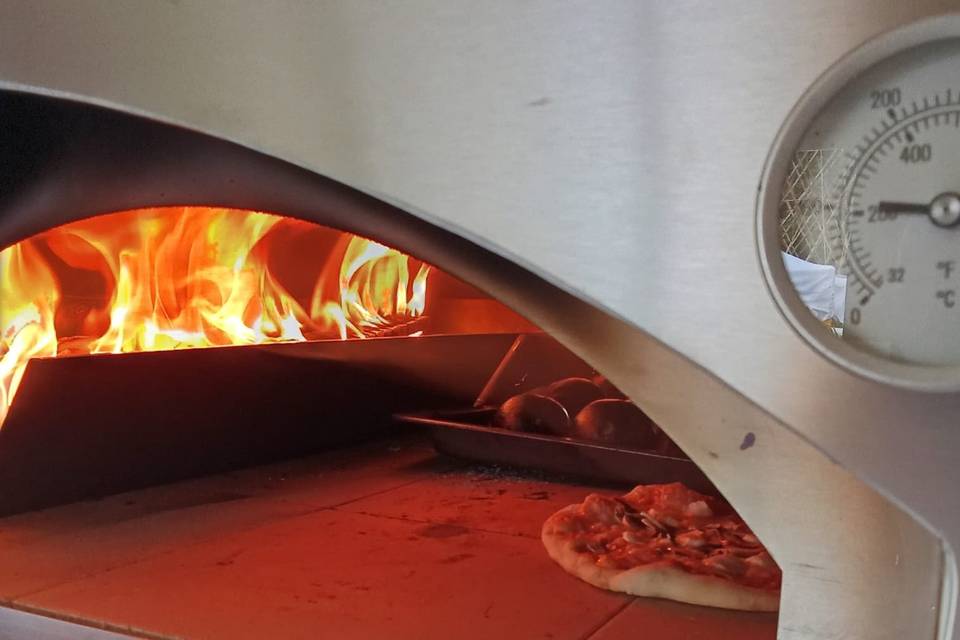 Pizzas al horno de leña