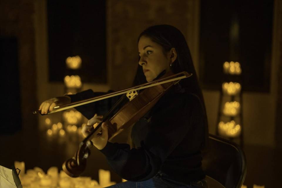 Violín a la luz de las velas