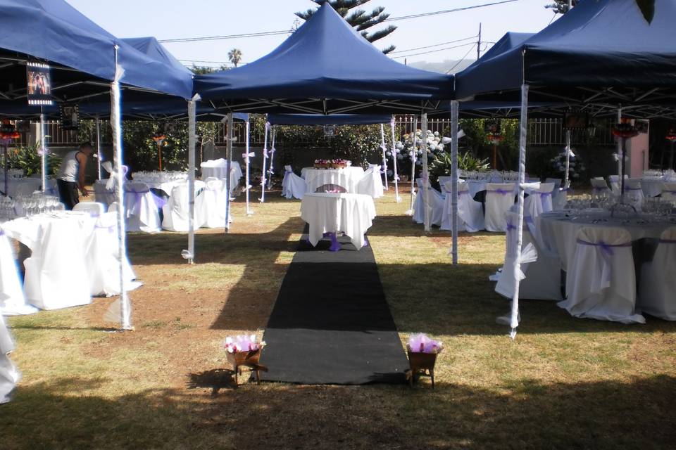 Banquete en el jardín