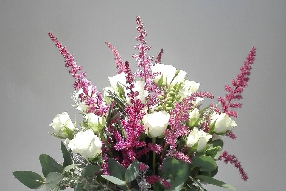 Lisianthus y astilbe