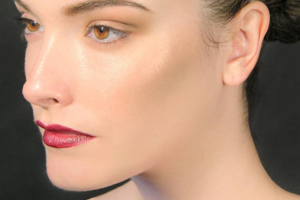 Look neutral, labios rojos