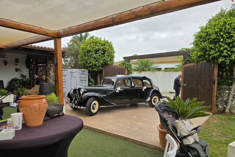 Entrada coche novia