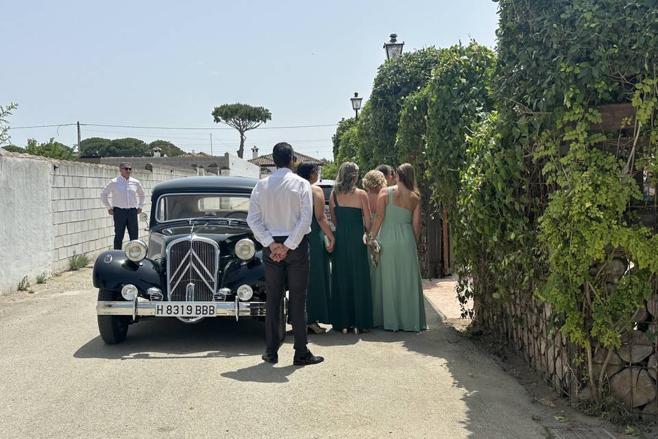 Llegada coche de época