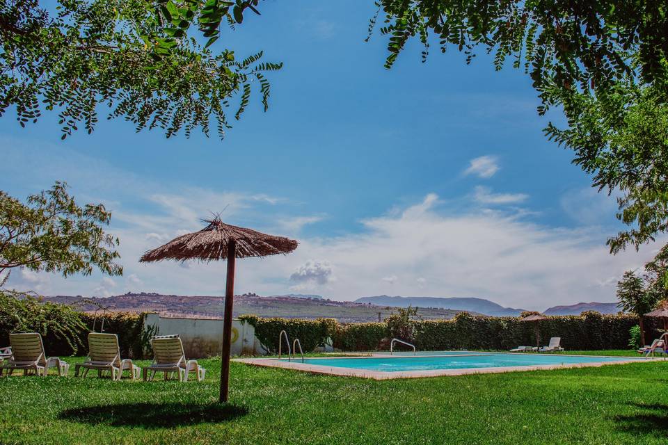 Piscina con vistas al valle