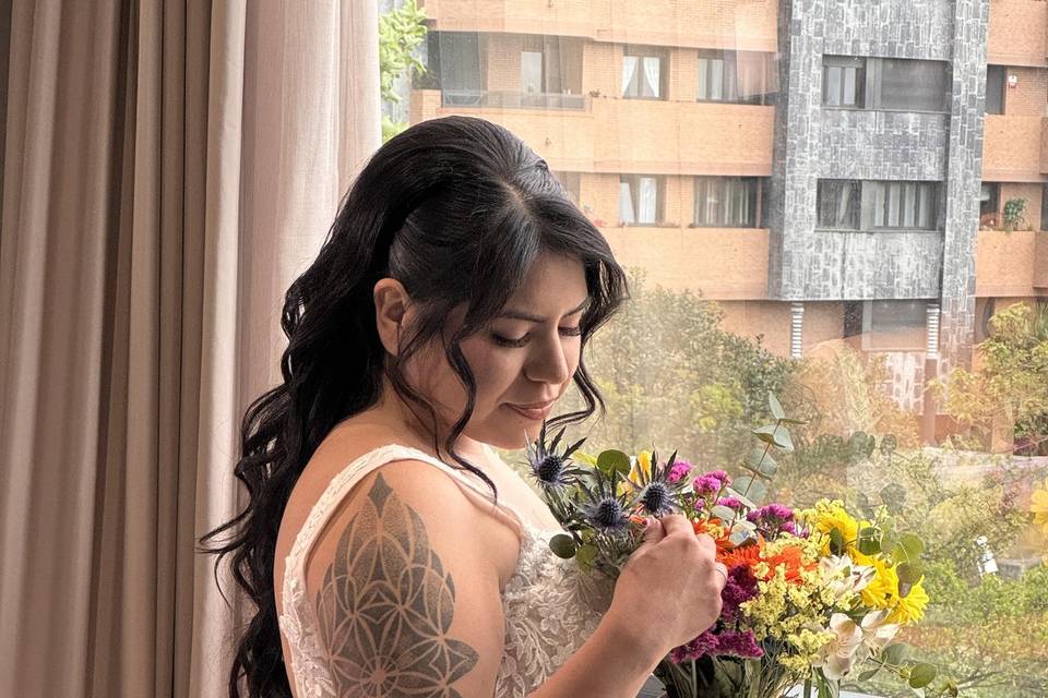 Maquillaje Y semirecogido