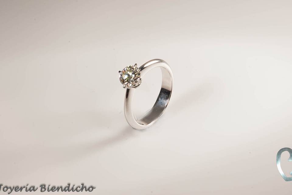 Anillo de compromiso diamante