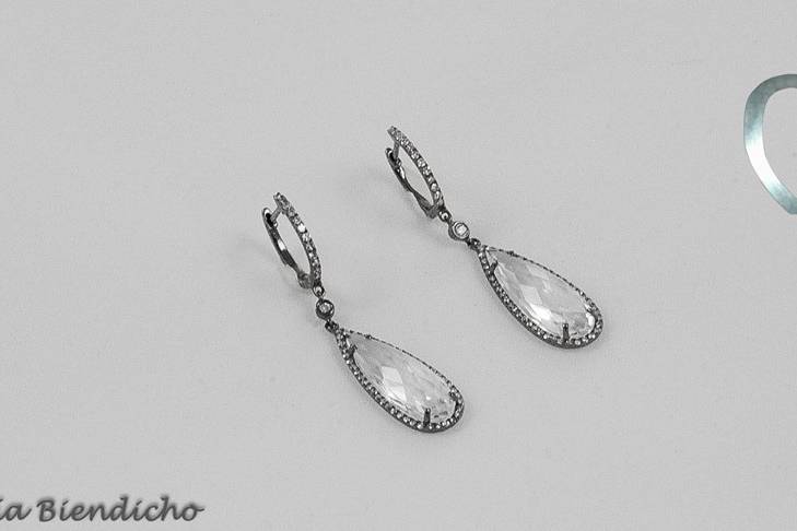 Pendientes de oro blanco y diamantes para novia