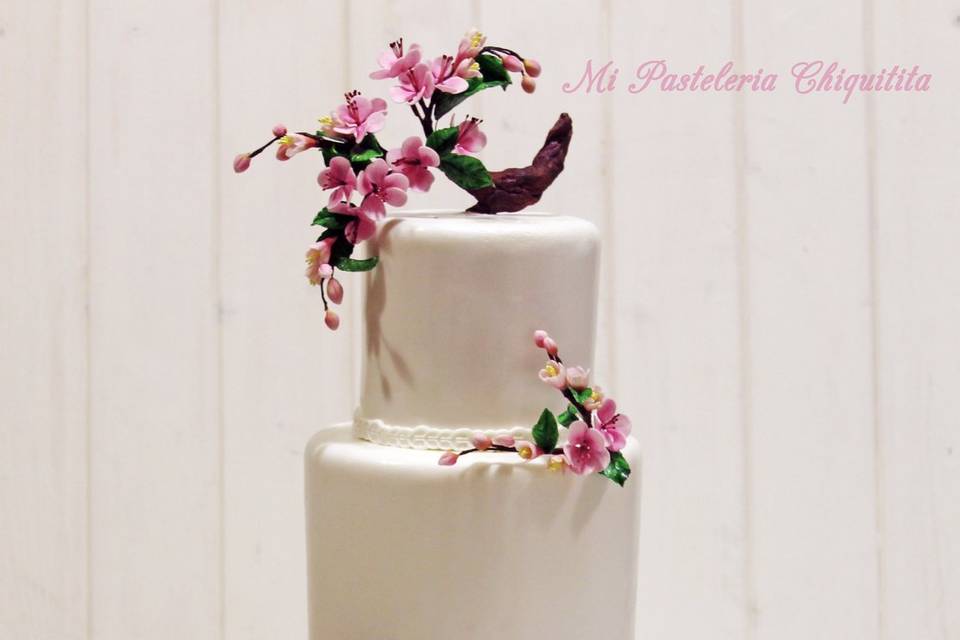 Tarta de Boda con Rosas Crema