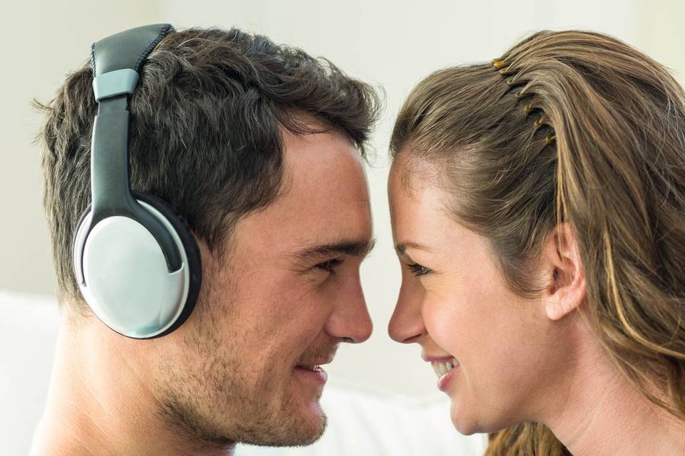 Novio escuchando canción
