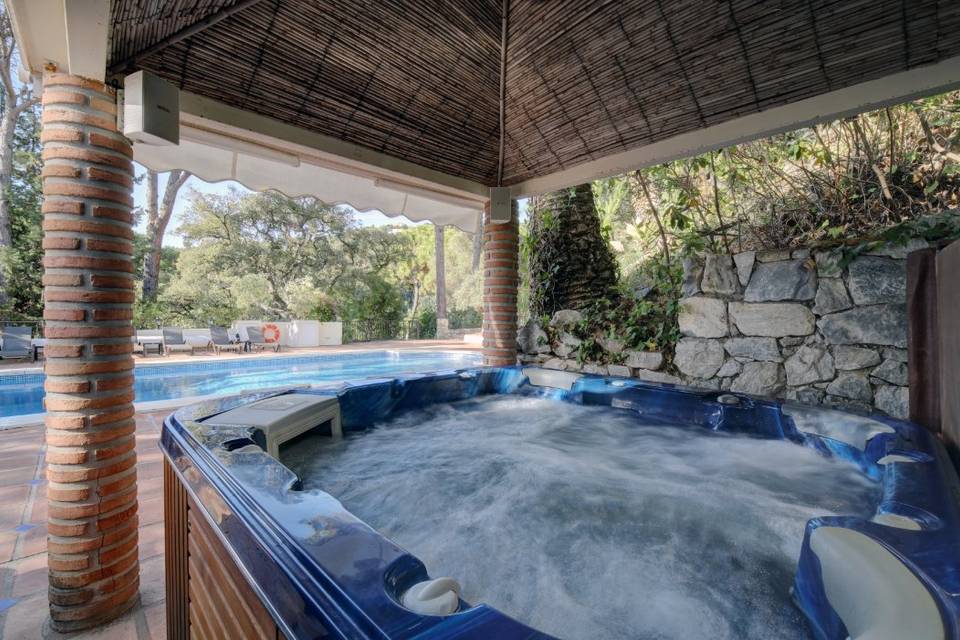 Jacuzzi exterior