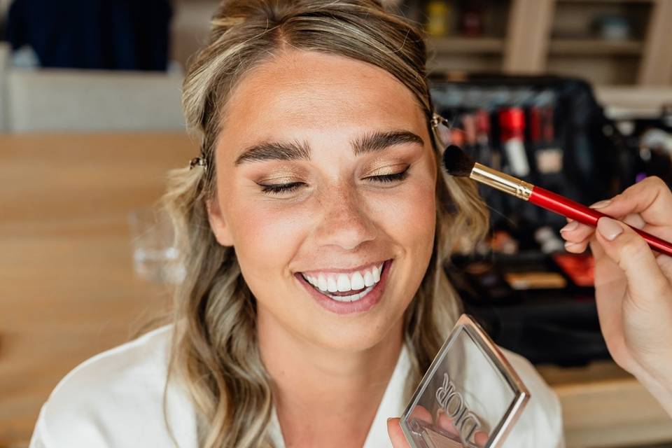 Maquillaje y peinado de novia